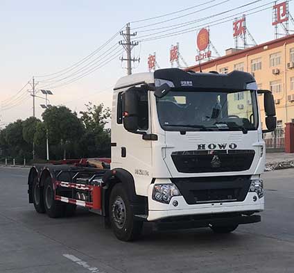 重汽豪沃勾臂式垃圾車(chē)