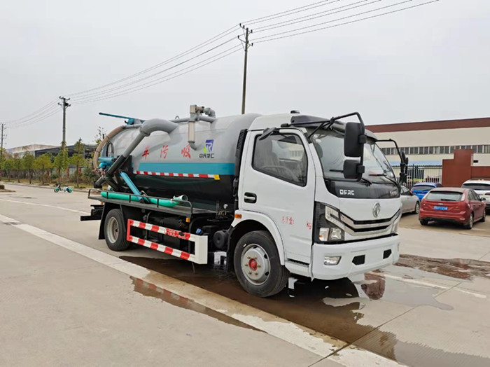 國六東風大多利卡8方吸污車